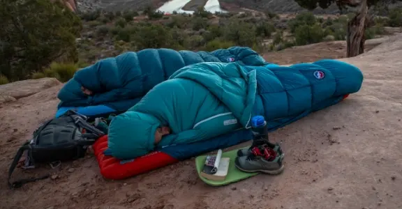 Best Sleeping Bags for Cold Weather: Top 5 Picks to Stay Warm Hyke & Byke Snowmass 0°F Down Bag